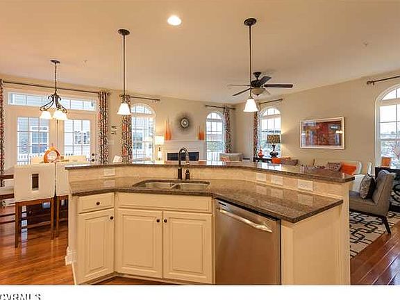 3rd image of 131 Siena Ln