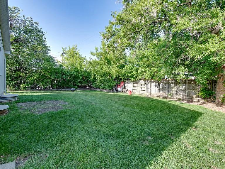 111 E Magnolia St — Photo 25