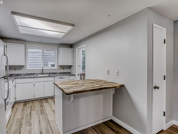 5th image of 33 Oriole Ln