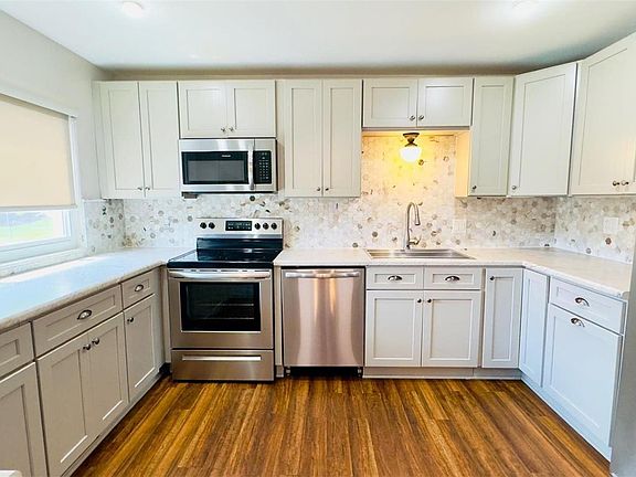 4th image of 170 Carmel Woods Dr