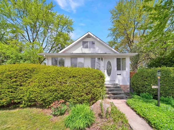 1655 McPherson St, Port Huron, MI 48060
