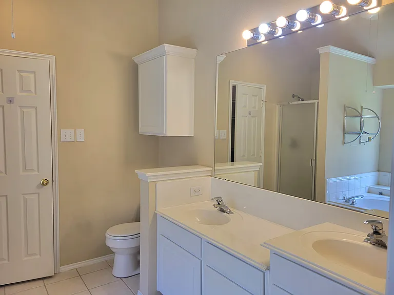 7905 Country Ridge Ln — Photo 4