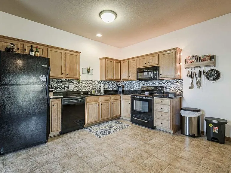 626 Oakbrook Pl — Photo 3
