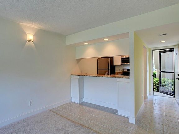 5th image of 6 Plantation Dr APT 105