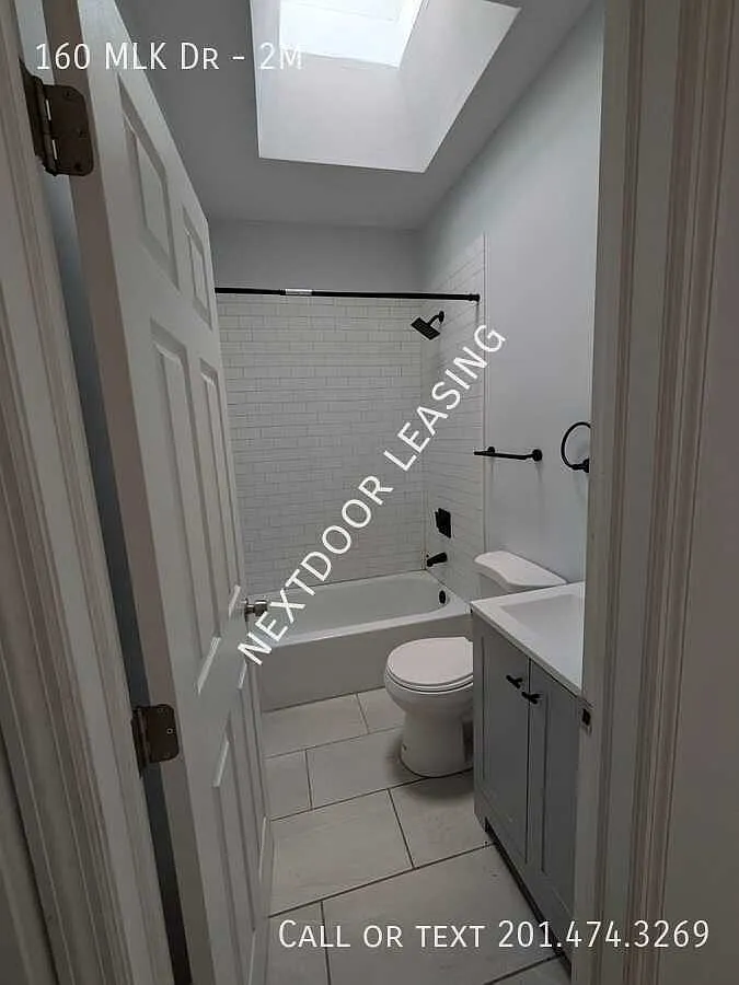 160 MLK Dr — Photo 3