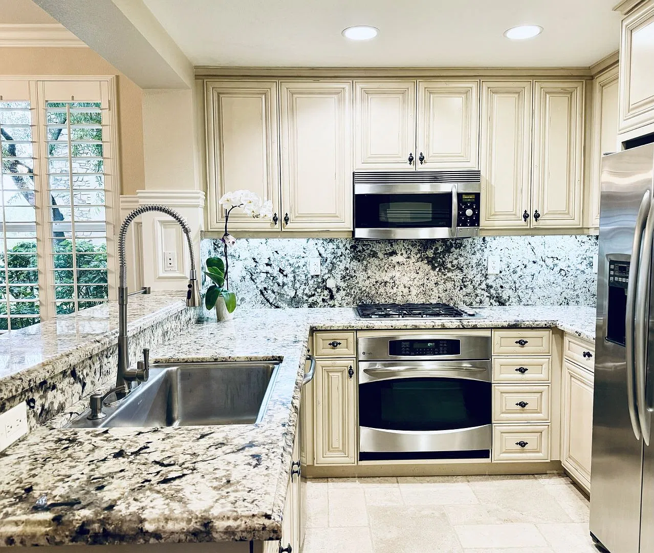 $4,495.00 / 1600 sq.ft - 3 bdrm/2.5 bth Vantis Twnhse w/ panoramic view — Photo 1
