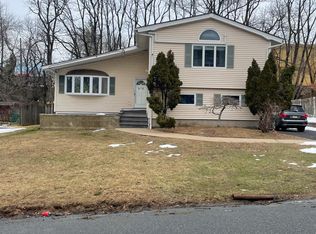92 Holly Rd, Iselin, NJ
