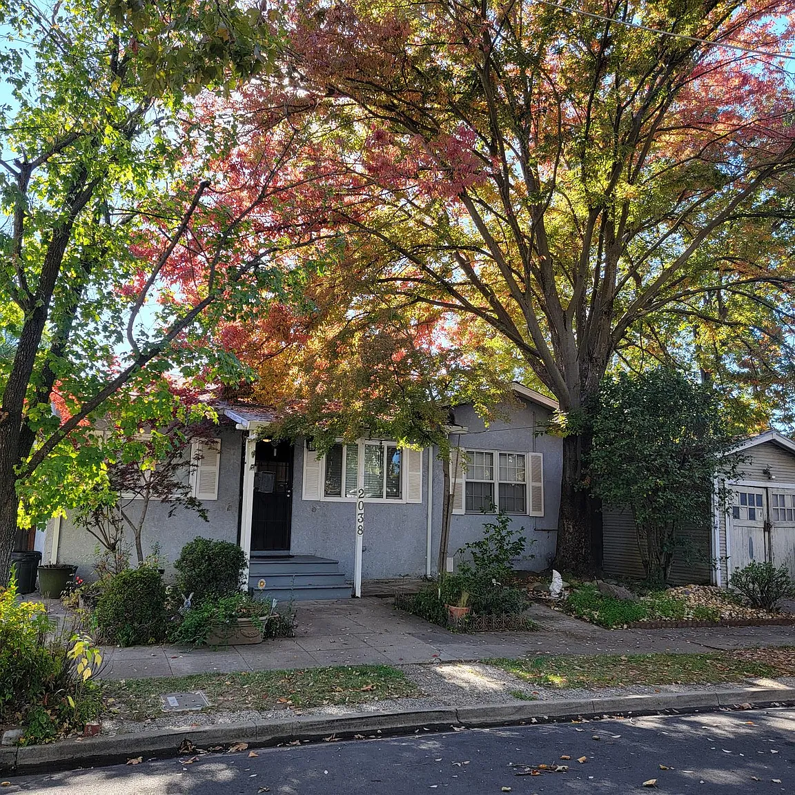 2038 Markham Way photo 1