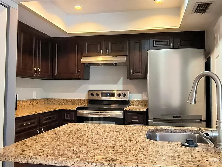 201 S Arrawana Ave #L — Photo 9