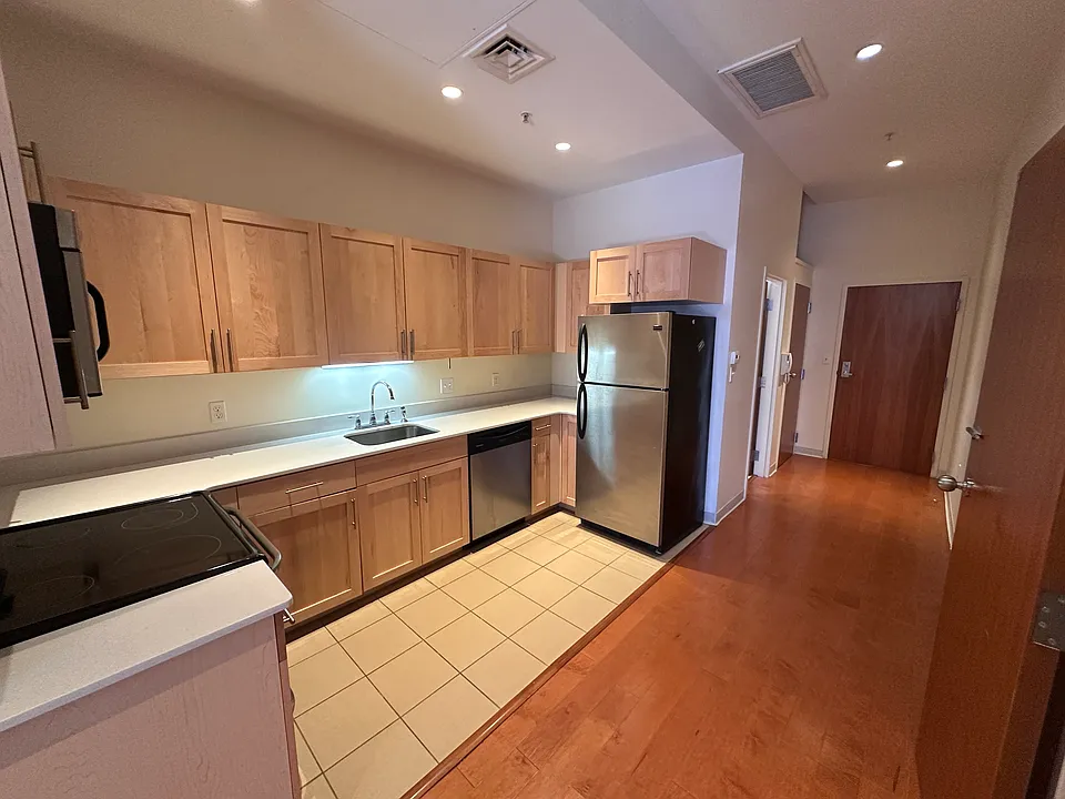 407 Washington St #403