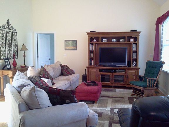 3rd image of 215 Lee Carter Dr