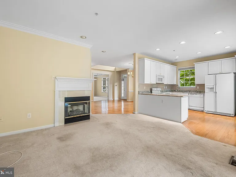 530 Limerick Cir — Photo 12