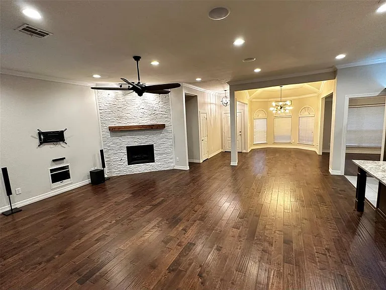 401 Sagebrush Trl — Photo 3