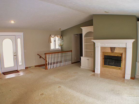 6244 Ivanrest - Living Room1_01282016