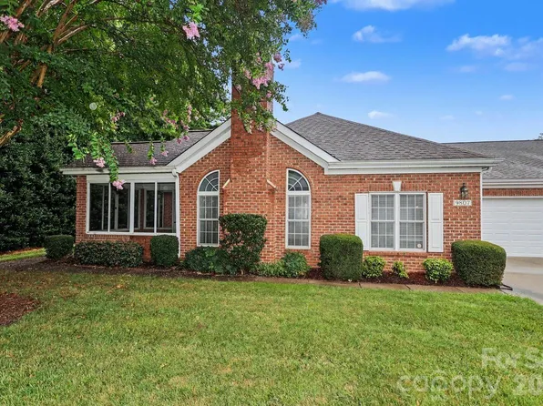 9807 Whispering Willow Ct, Charlotte, NC 28210