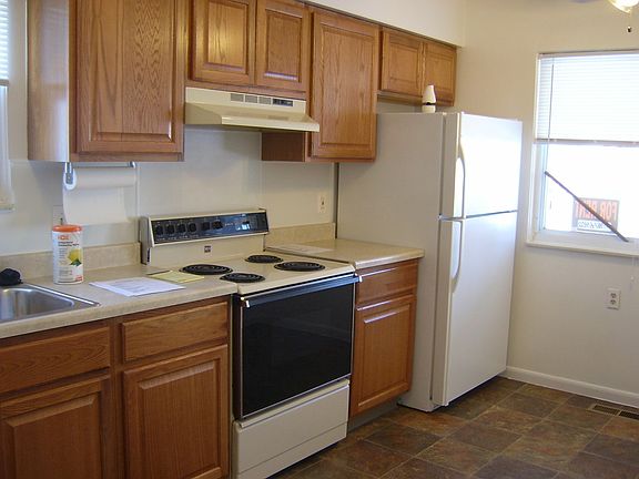5th image of 1326 Davis St