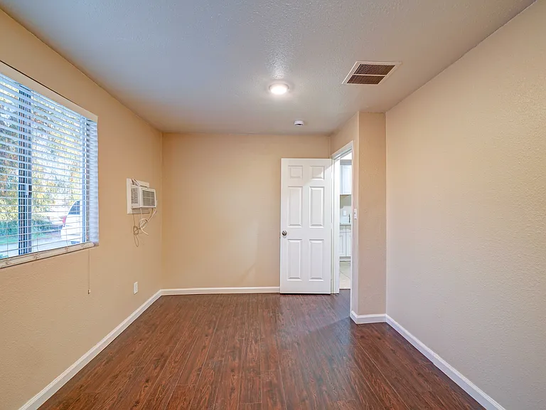 8940 Live Oak Ave #B — Photo 11