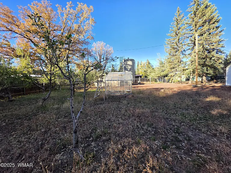1468 W Walnut Ln — Photo 2