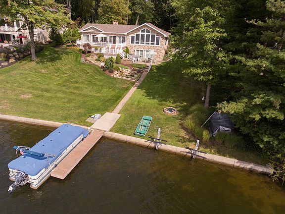 2nd image of 562 Marina Dr