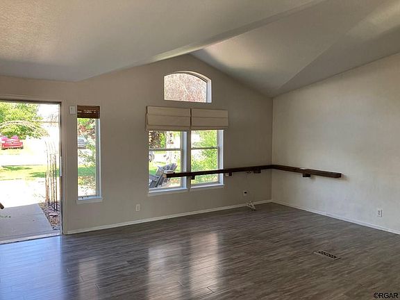 4th image of 104 High Meadows Dr