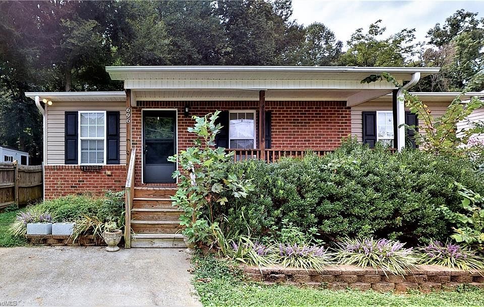 1st image of 696 Dogwood Cir