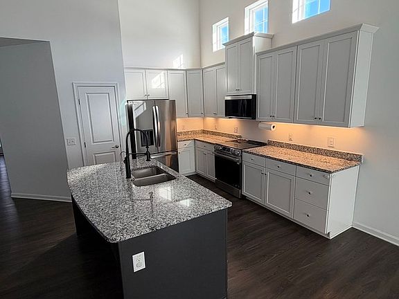 Kitchen, granite countertops