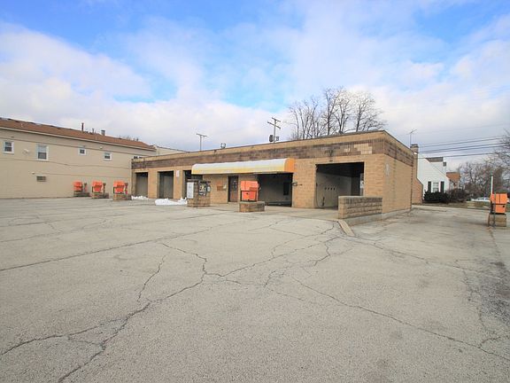 2nd image of 900 W Greenwood Ave