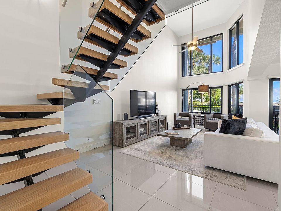 1st image of 665 SE 21st Avenue #104