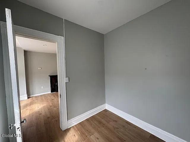 306 3rd St #3 — Photo 9