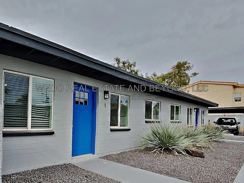 1302 E Vista Ave #2