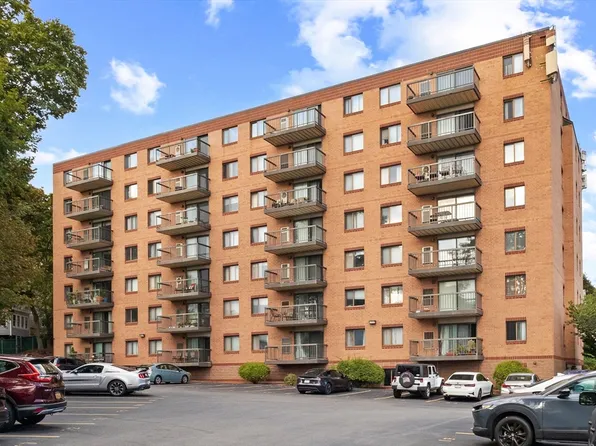 500 Salem St APT 708, Medford, MA 02155