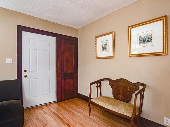 3rd image of 177 Winifred St W APT 4