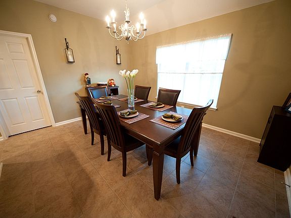 This 6-top dining table shows just how much space you'll have to entertain.