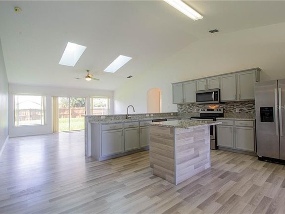 4th image of 902 Delano Ct
