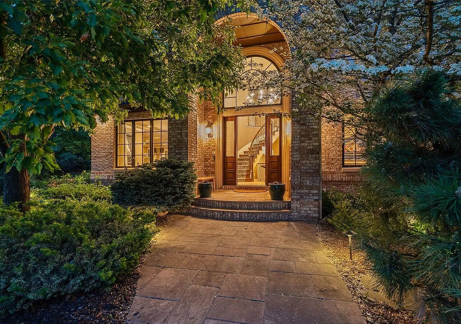 Lux 6bd, 5ba Littleton Home With 4-Car Garage — Photo 2