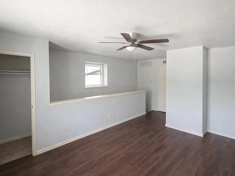 2100 Wilcrest Dr #119 — Photo 2