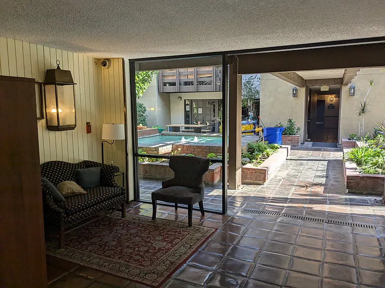 320 S Ardmore Ave #123 — Photo 16
