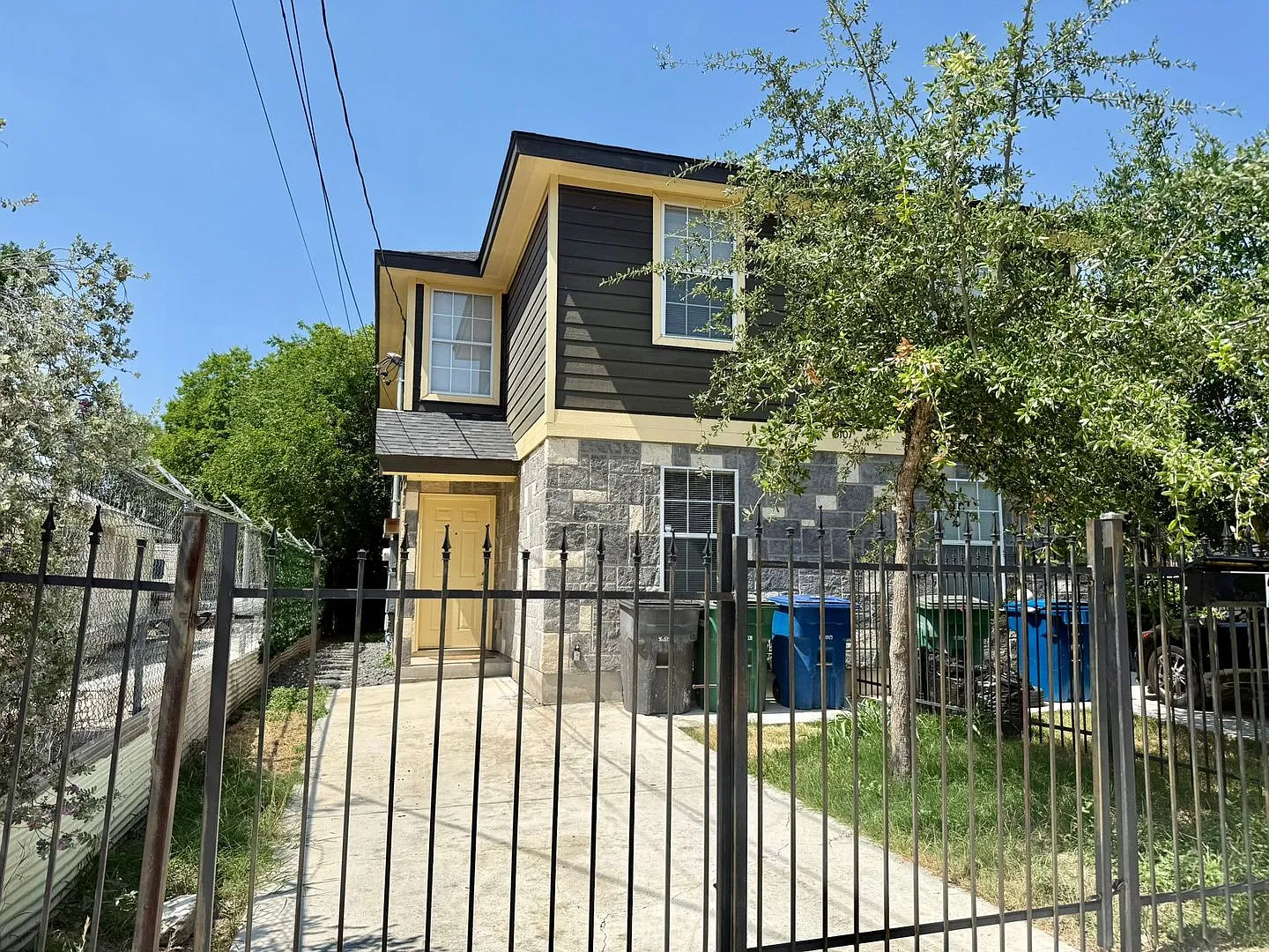 For Rent - 3107 W Travis St , San Antonio, Texas 78207 — Photo 1