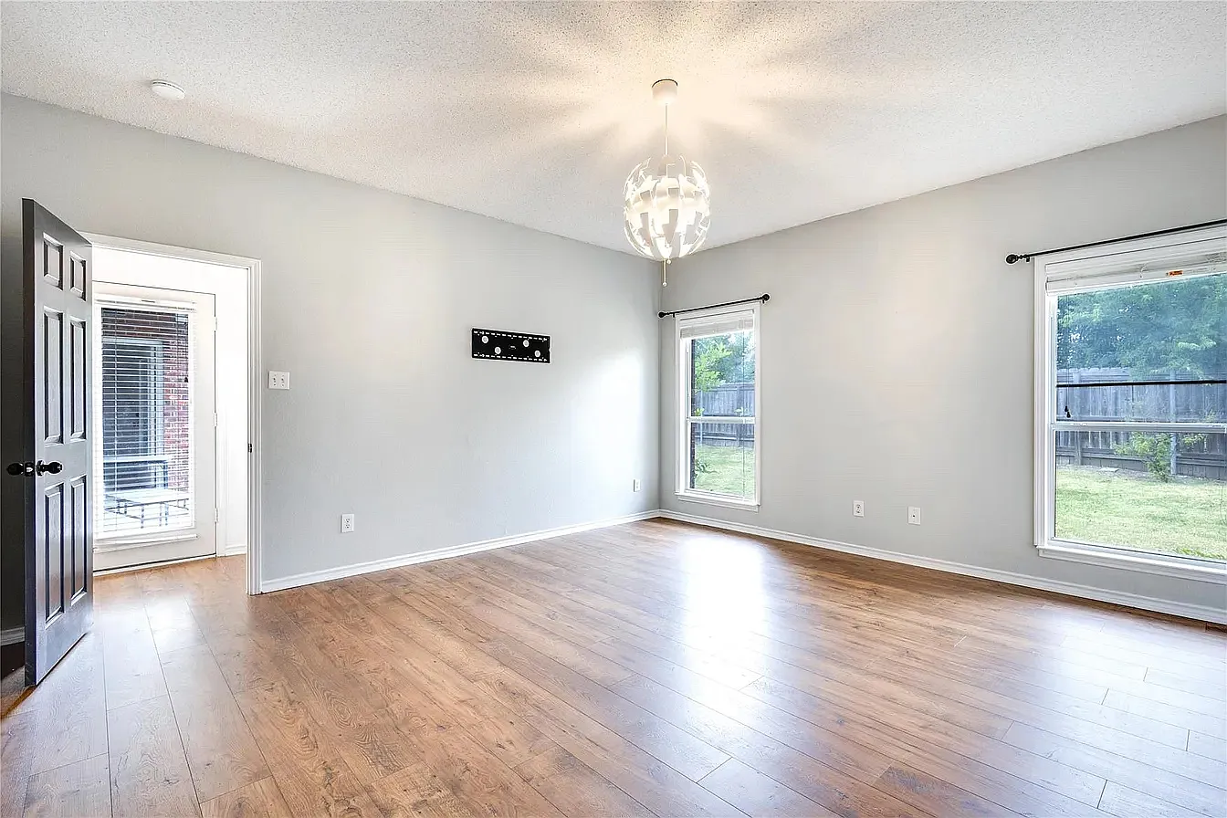4 bed, 2772 sqft, $2,850 — Photo 3