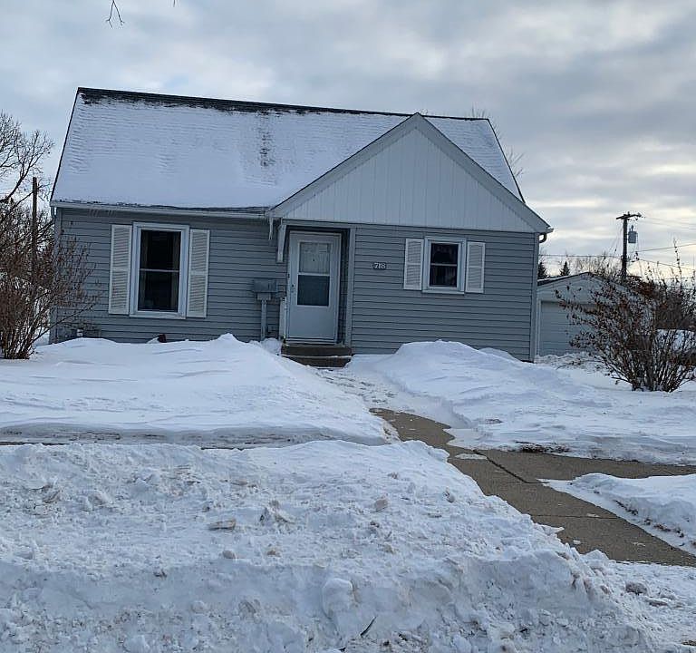 2nd image of 718 Tilden St