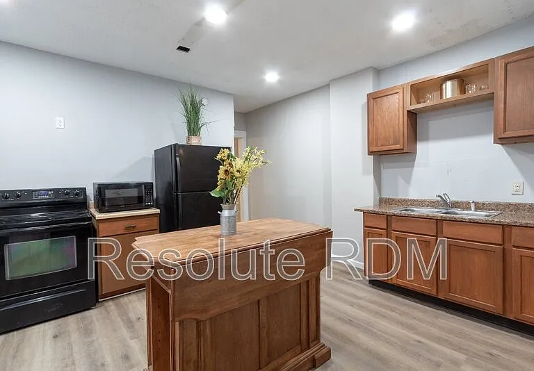 1920 Sugar Grove Ave — Photo 13