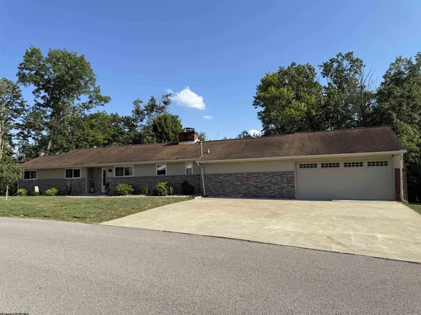 893 Woodland Dr, Bridgeport, WV 26330
