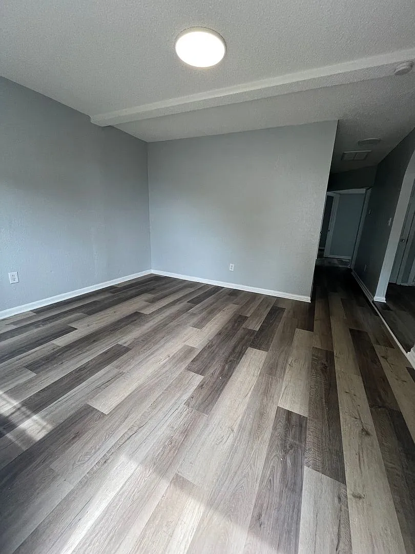 Beautiful 3BR/1BA Lakeland Home with Huge Backyard! — Photo 2