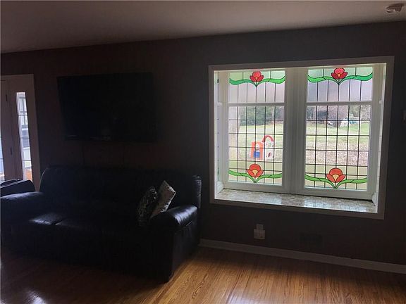 4th image of 5 Lynnwood Dr