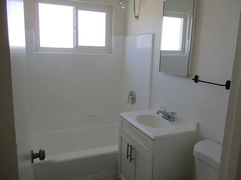 3854 1/2 Euclid Ave — Photo 7
