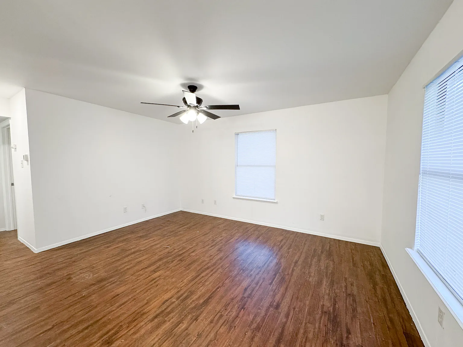 2 bed, 800 sqft, $995 — Photo 2