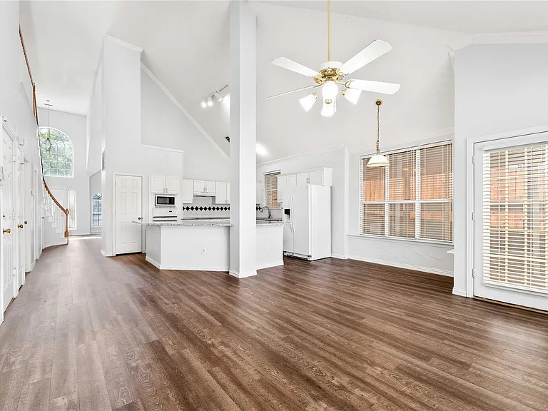 2324 Dyers Oak Dr — Photo 6