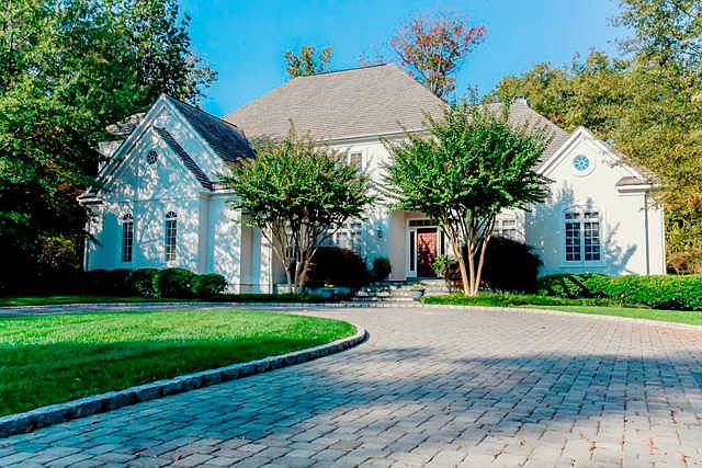 1st image of 220 Cragmont Cir