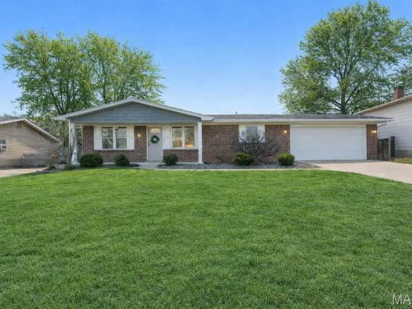 617 Watkins Glen Dr, Saint Charles, MO 63304