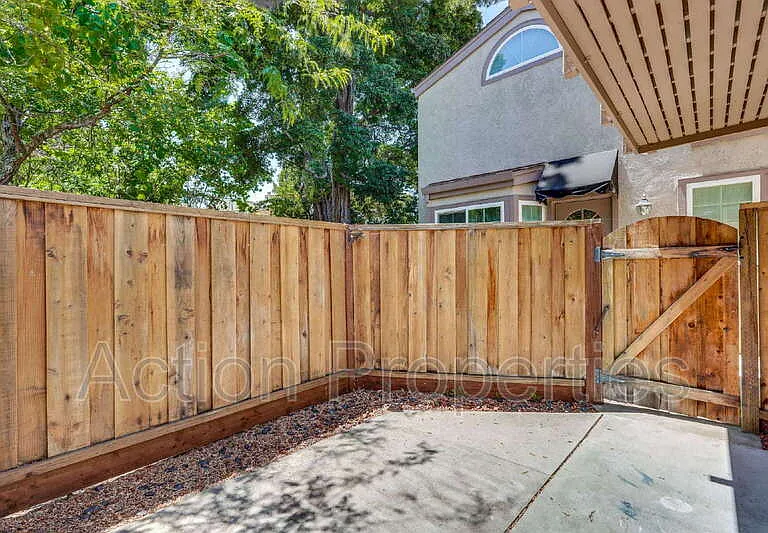 2091 San Luis Ave #8 — Photo 24